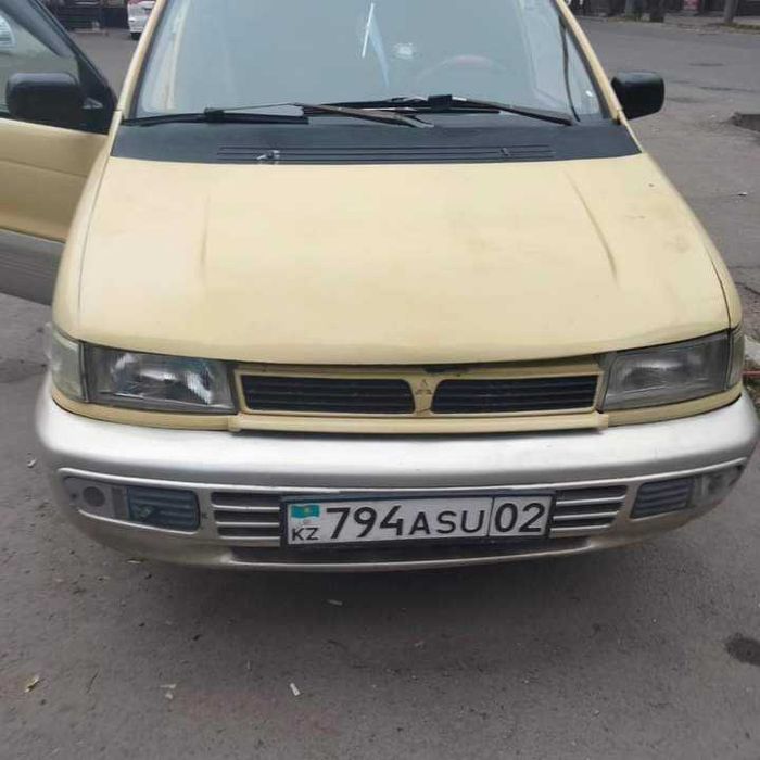 Митсубиси спейс раннер