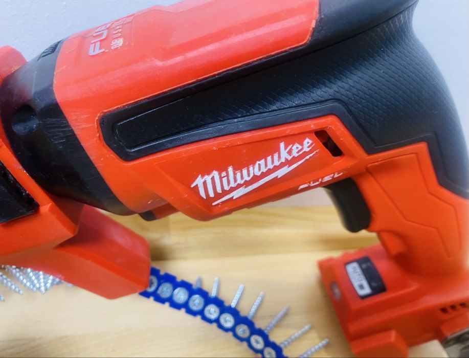 Milwaukee filetanta negrese M 18 FSG