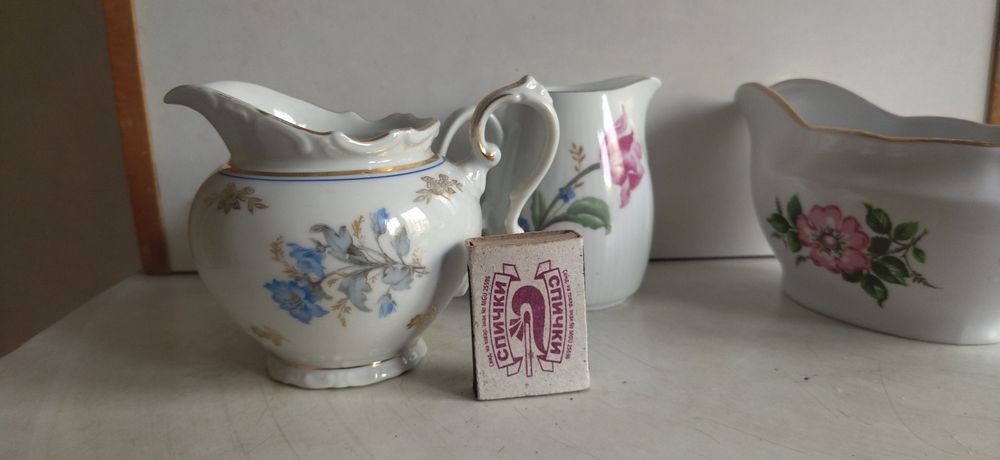 Продаются молочники и соусница  фарфоровые винтажные недорого