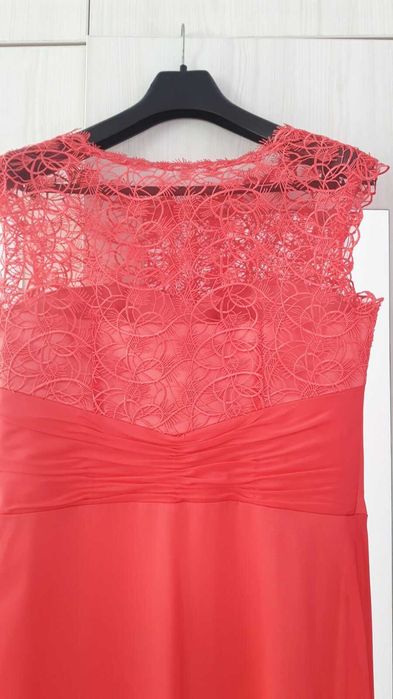 Официална рокля на дизайнерката  Жана Жекова