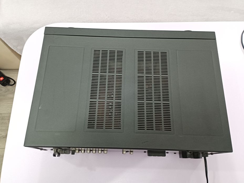 Усилвател на Филипс в отлично състояние мощност 100 вата .. Цена 140 л