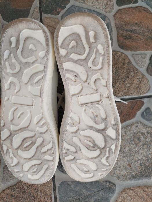 Adidași Guess  originali – mărimea 39 – stare bună