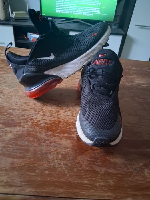 Vand adidasi nike air