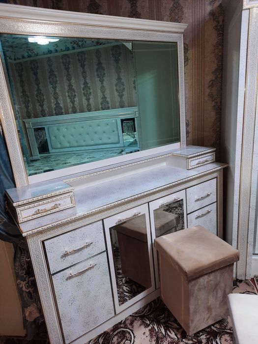 2kishilik spalniy mebel sotiladi. Xolati yangi