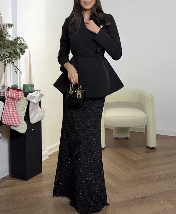 Двойка( пиджак и юбка со стразами