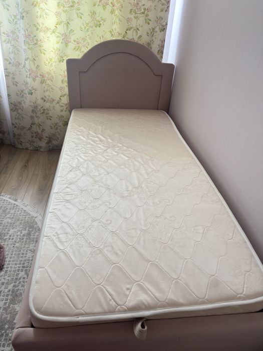 Продам кровать 90*200
