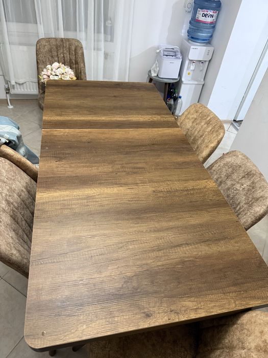 Трапезна маса със столове