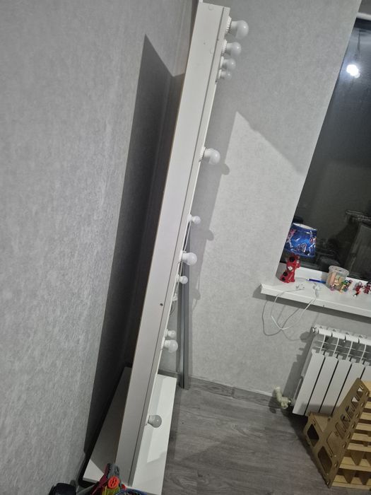 Продам зеркало с подсветкой