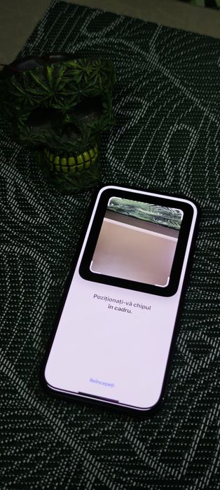 iPhone 15 – 256GB – baterie 100% – 6 cicluri – stare 9.7/10