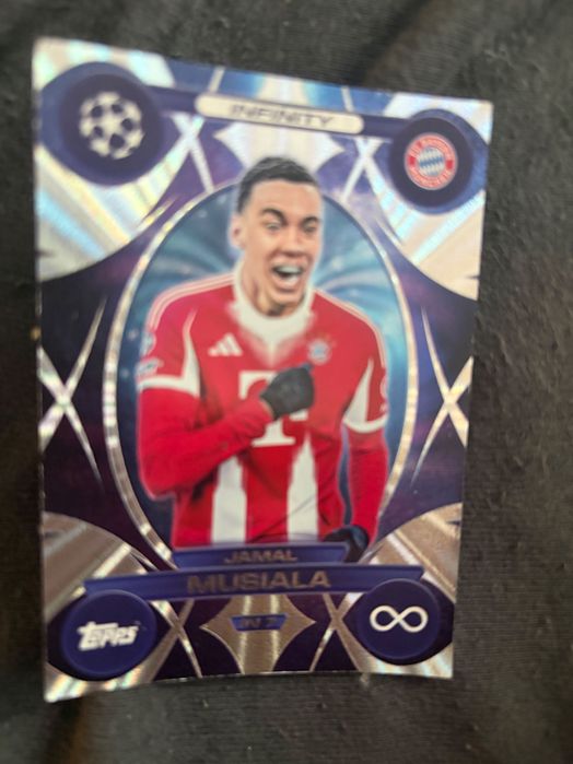 Футболни колекционерски лимитирани карти