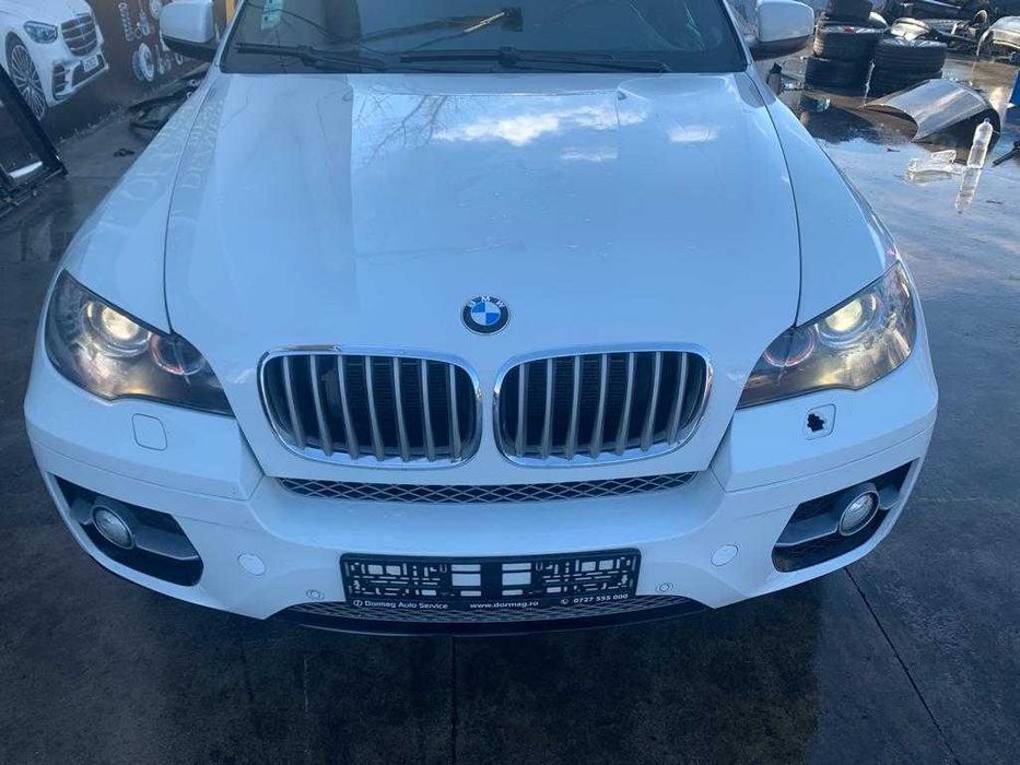 Dezmembrez bmw x6 e71 4.4 benzina/far x6/bara x6/capota x6/haion x6