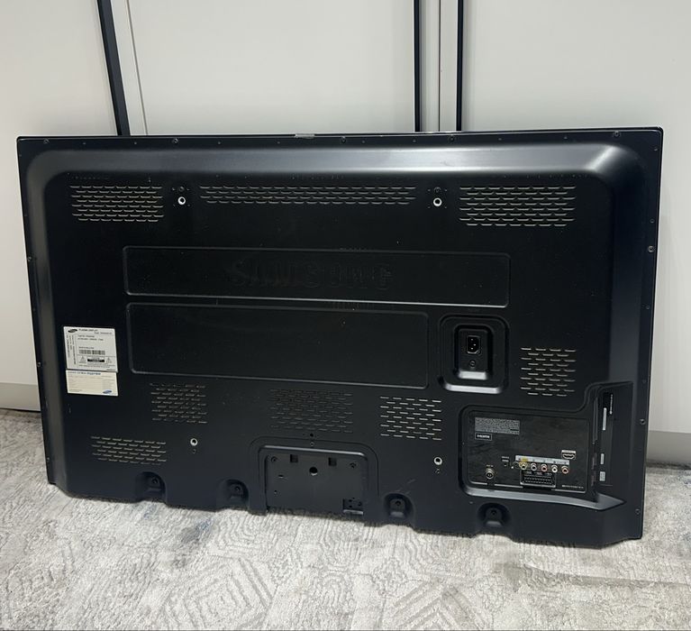 Телевизор Samsung (43 дюйма)