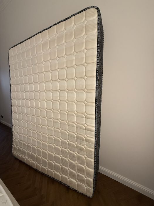 Продам Матрас 160х200