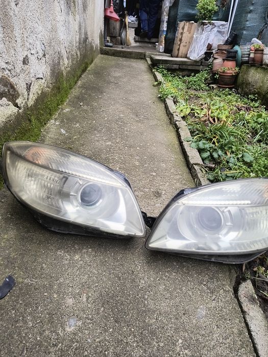 Десният фар за туаран и ляво огледало за туаран комплект фарове за шко