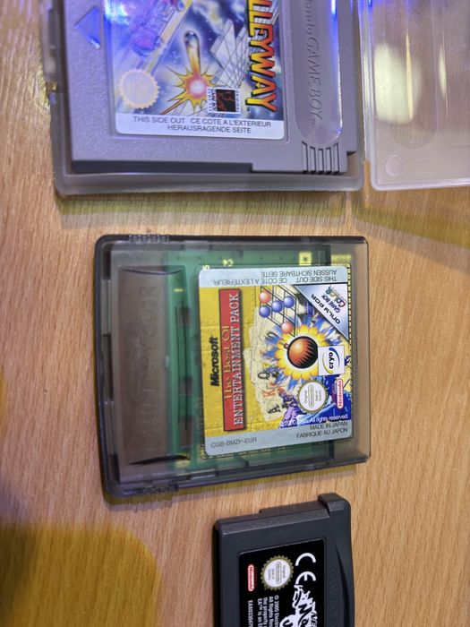 Vand casete pentru Nintendo portabil