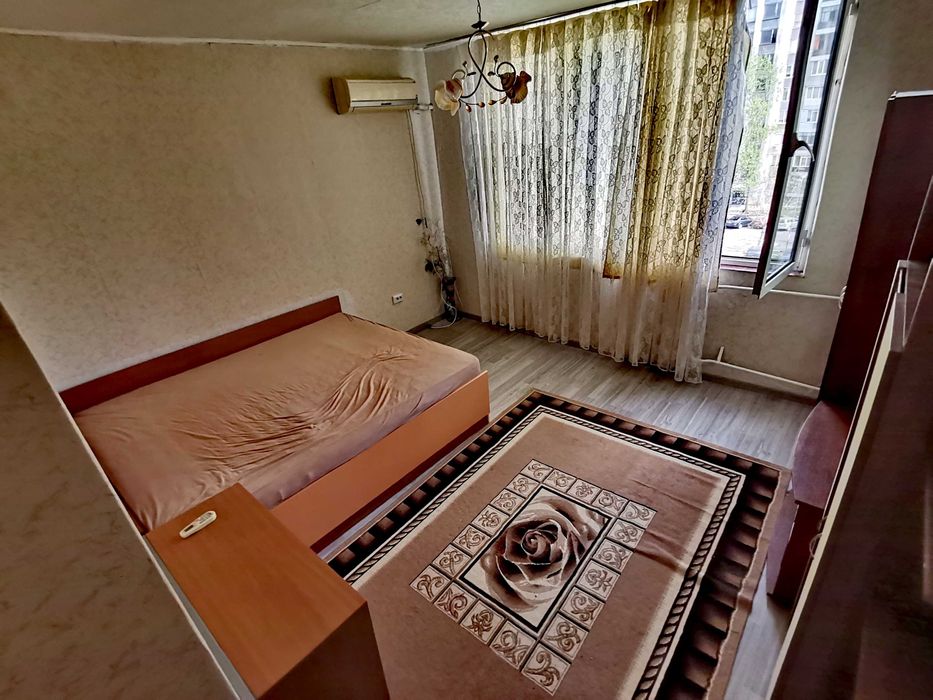 Дава се под наем Двустаен апартамент в Бургас, Славейков - 67 кв.м за 280.5 € - Снимка #1