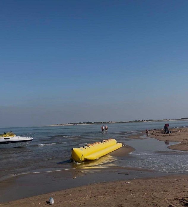 Водный банан и диван