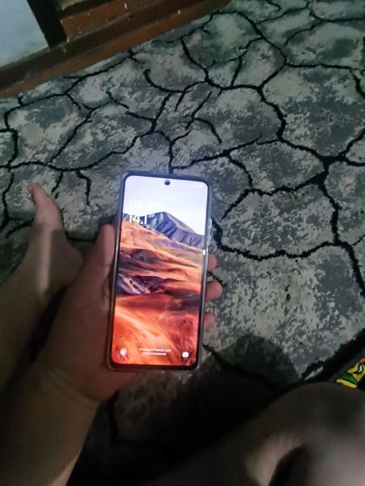 Redmi note 12 pro 8.128 tali ideal.