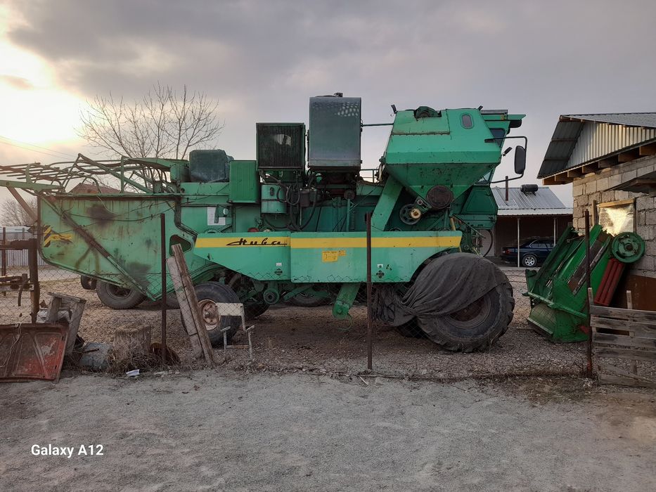 Зерноуборочный комбайн нива эффект