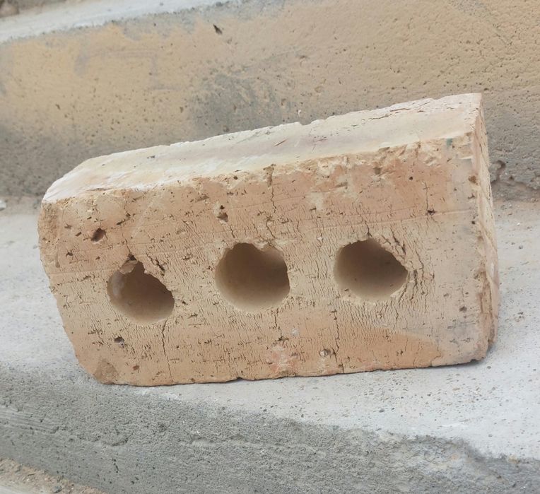 Продается кирпич полуторка