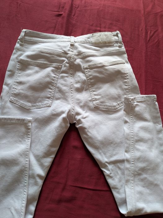 Blugi albi Bershka 31/s