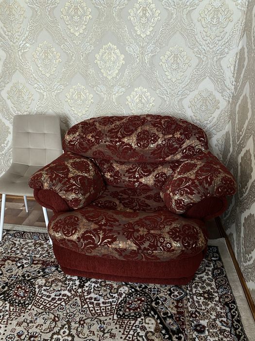 Продам мягкий диван с креслом