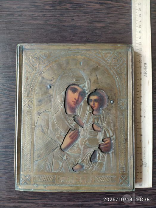 Старинная икона Казанская Богоматерь в окладе (XIX в.)