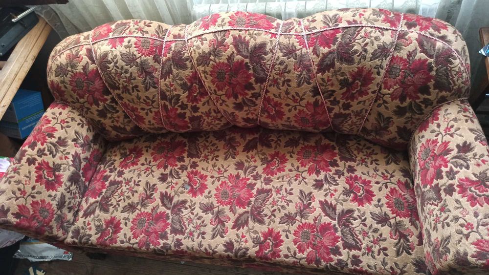 Старинно канапе с две кресла и две табуретки/холна гарнитура