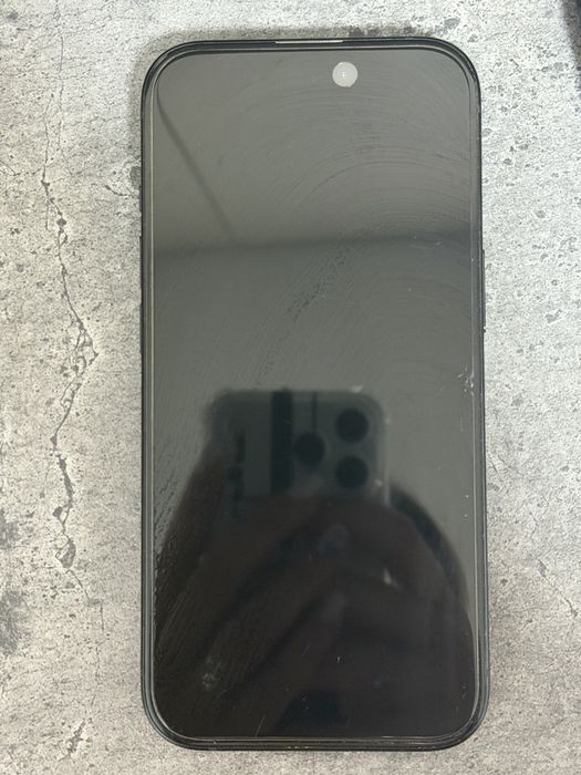 iPhone 15 albastru inchis