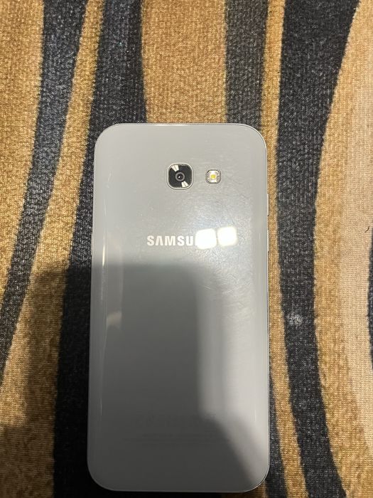 Samung a5 2017 fisurat schimb cu iphone