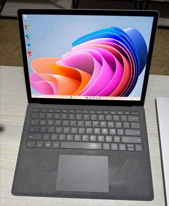 Microsoft Surface Laptop 3 13.5"2K core i7 1065G7 16GB/256GB SSD