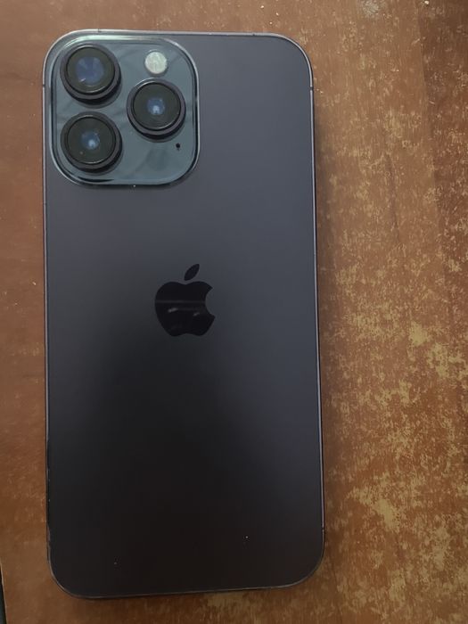 Vănd divese lucruri