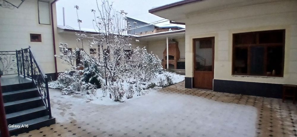 Назарбек Тарновда уй сотилади.4соток5хона.Газ,свет,сув,канализация бор