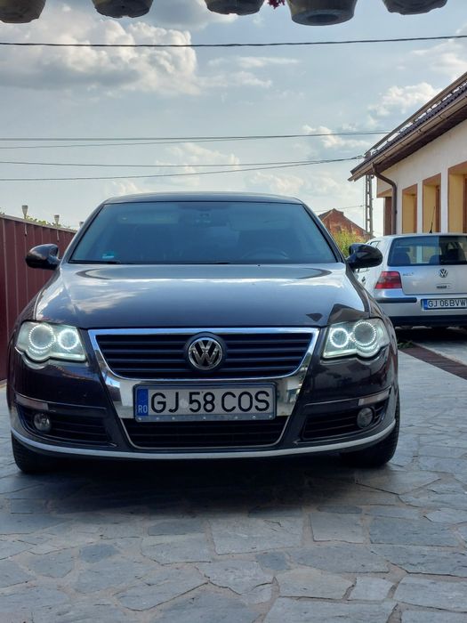 Vând faruri passat b6.