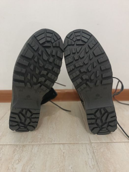 Ботинки на высоких берцах (берцы)