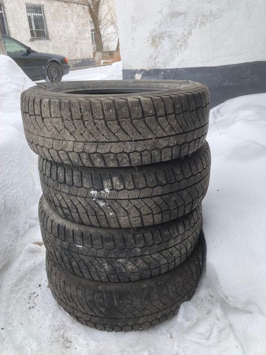 Продам  зимнюю резину.