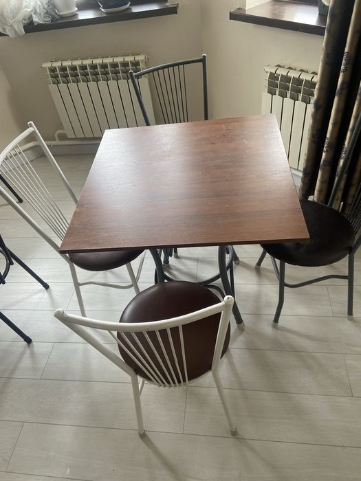 2 Столы со 4 стульями