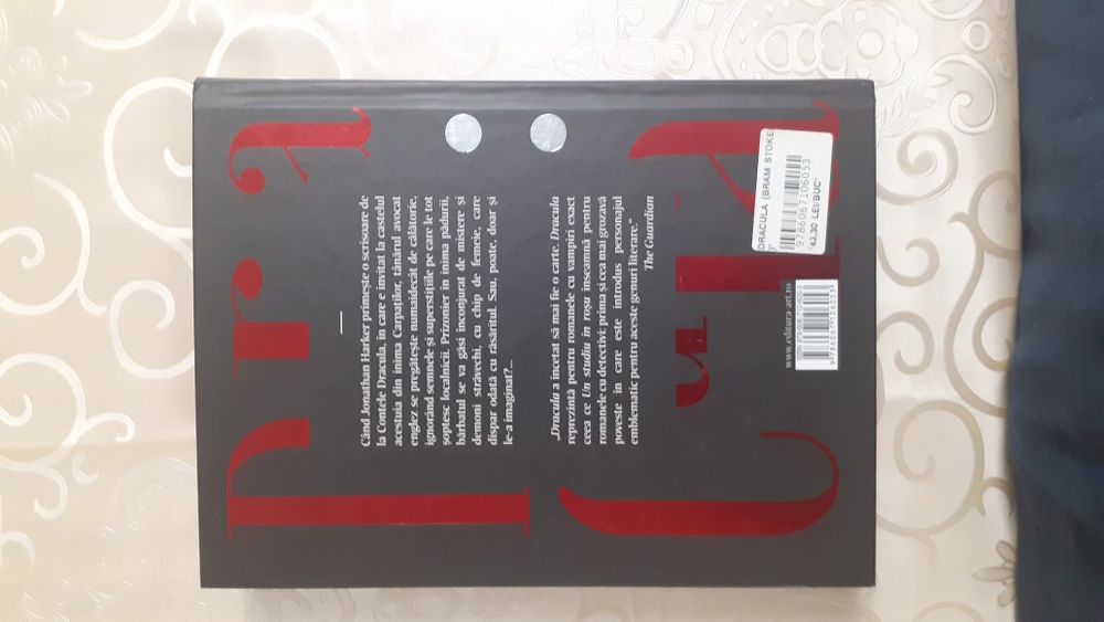 Vând carte Dracula