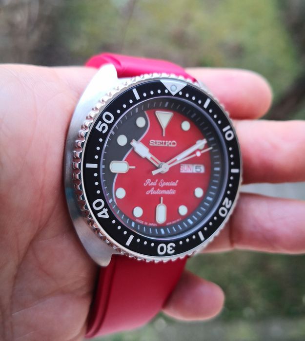Ceas automatic Seiko Mod Turtle Special Red curea FKM