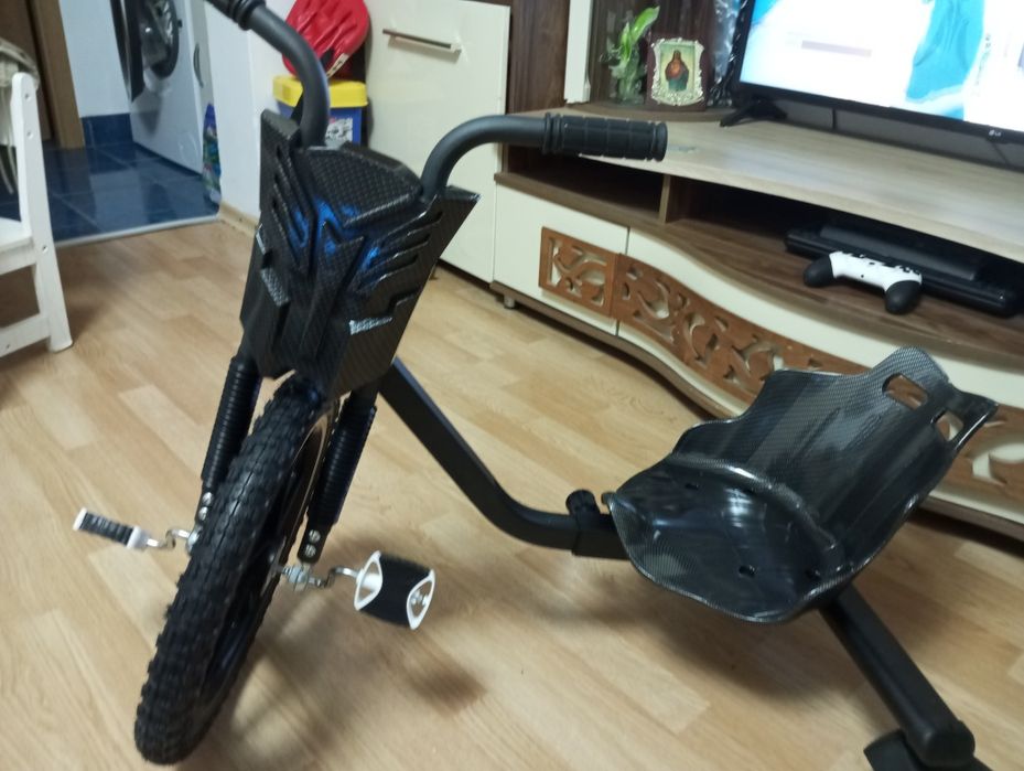 Vând drift cu pedale nou in cutie