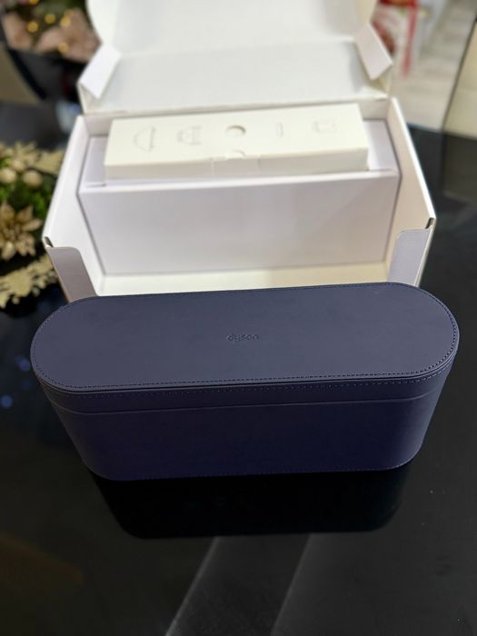 Dyson Supersonic Prussian Blue Gift edition.