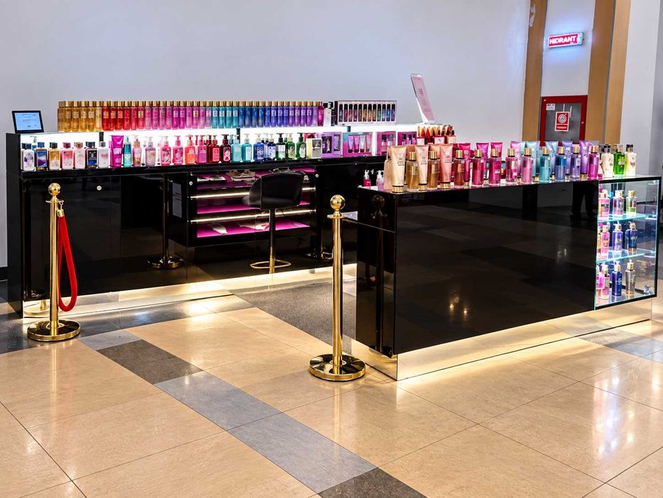 Stand mall premium | Insulă comercială pentru cosmetice & retail
