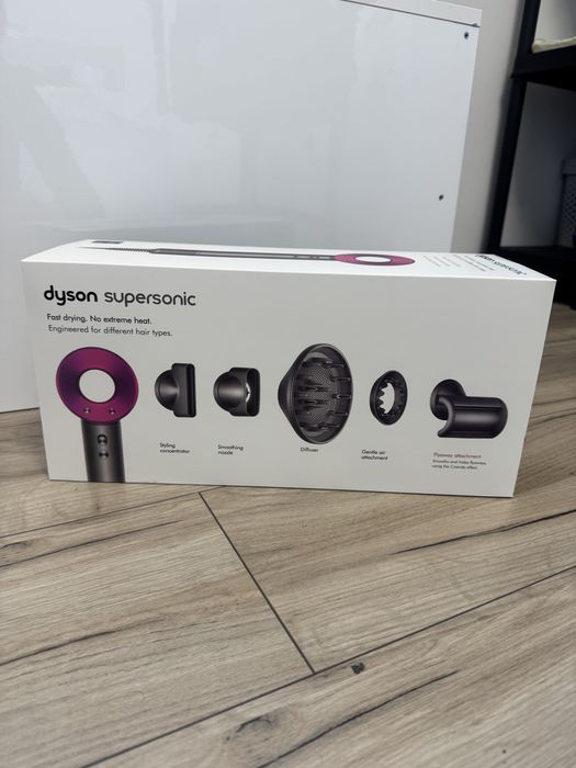 Feon Dyson Supersonic fuchsia