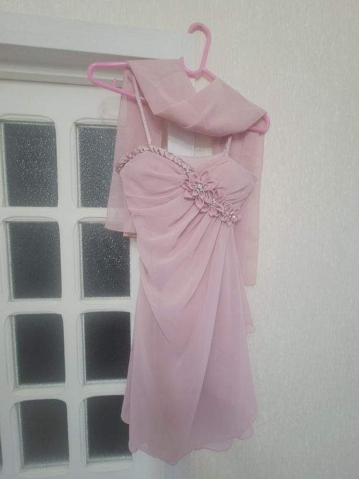 Розовое вечерное платие