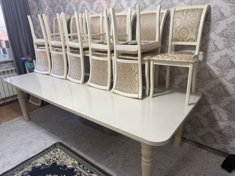 Стол и стуля в хорошем состояние