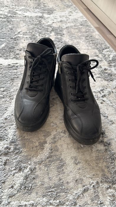 Продам обувь женскую