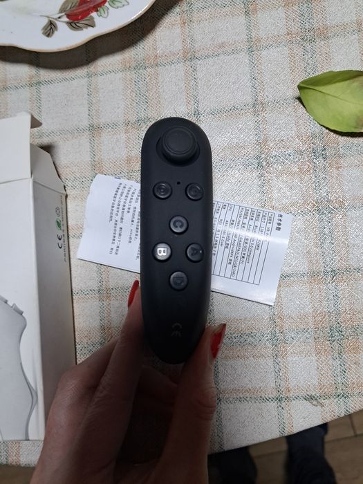 Джойстик работает через Bluetooth