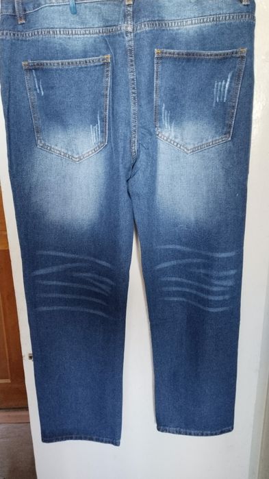 Продам джинсы новые унисекс.