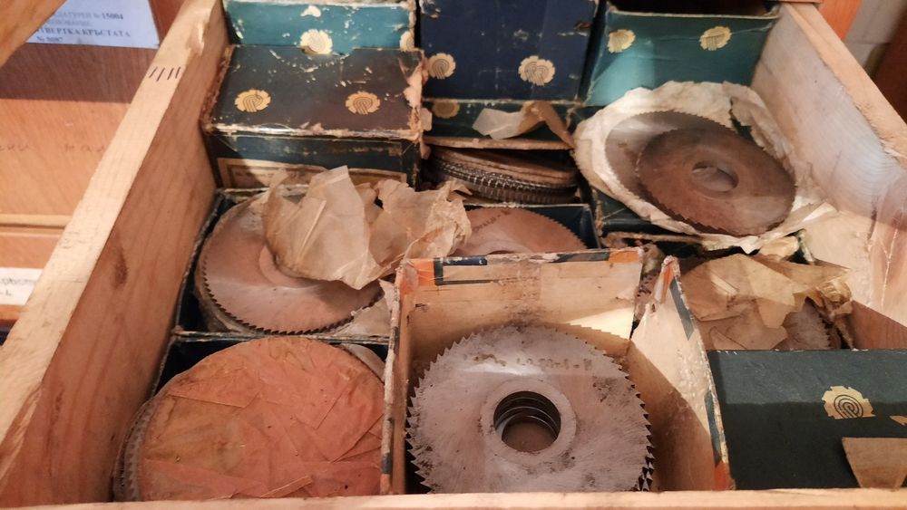 Циркуляри ситен и едър зъб