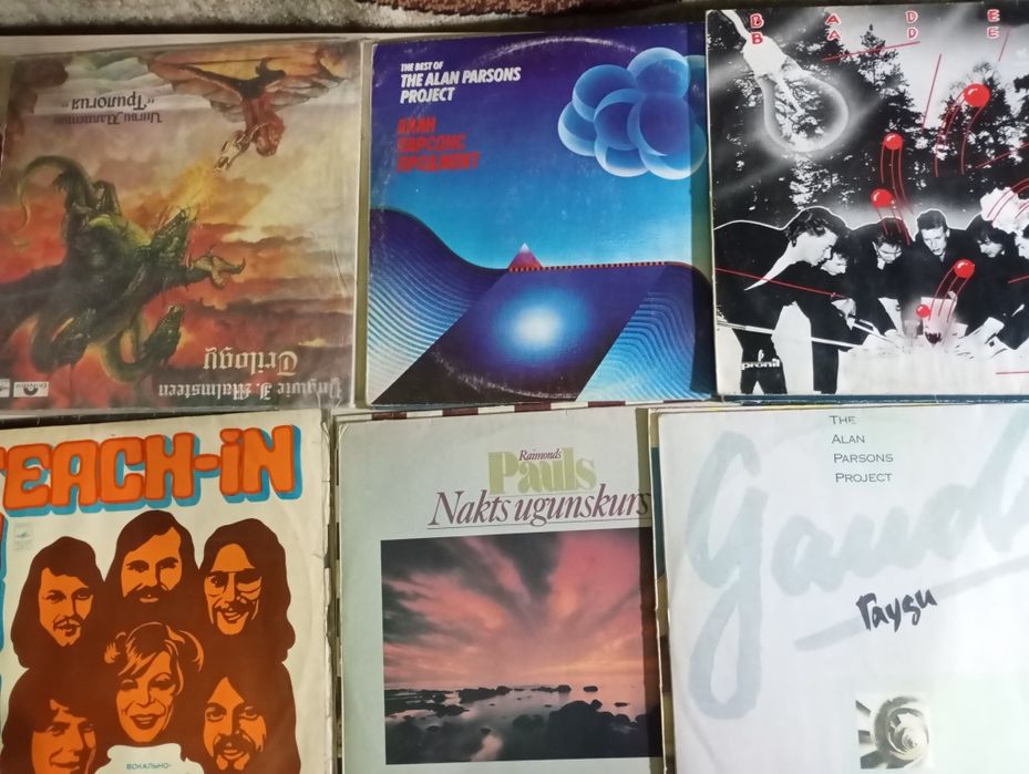 кассеты, пластинки, ДВД и мп3 диски .